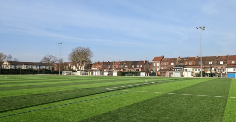 Chantiers de rénovation d’un terrains de sport en gazon synthétique
