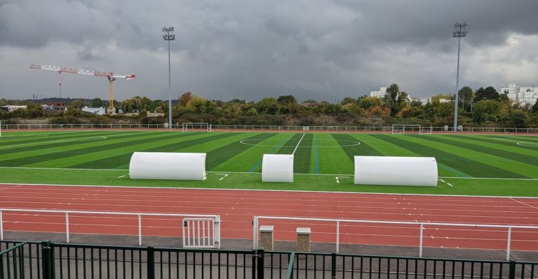 Deuil met la barre deux fois plus haut